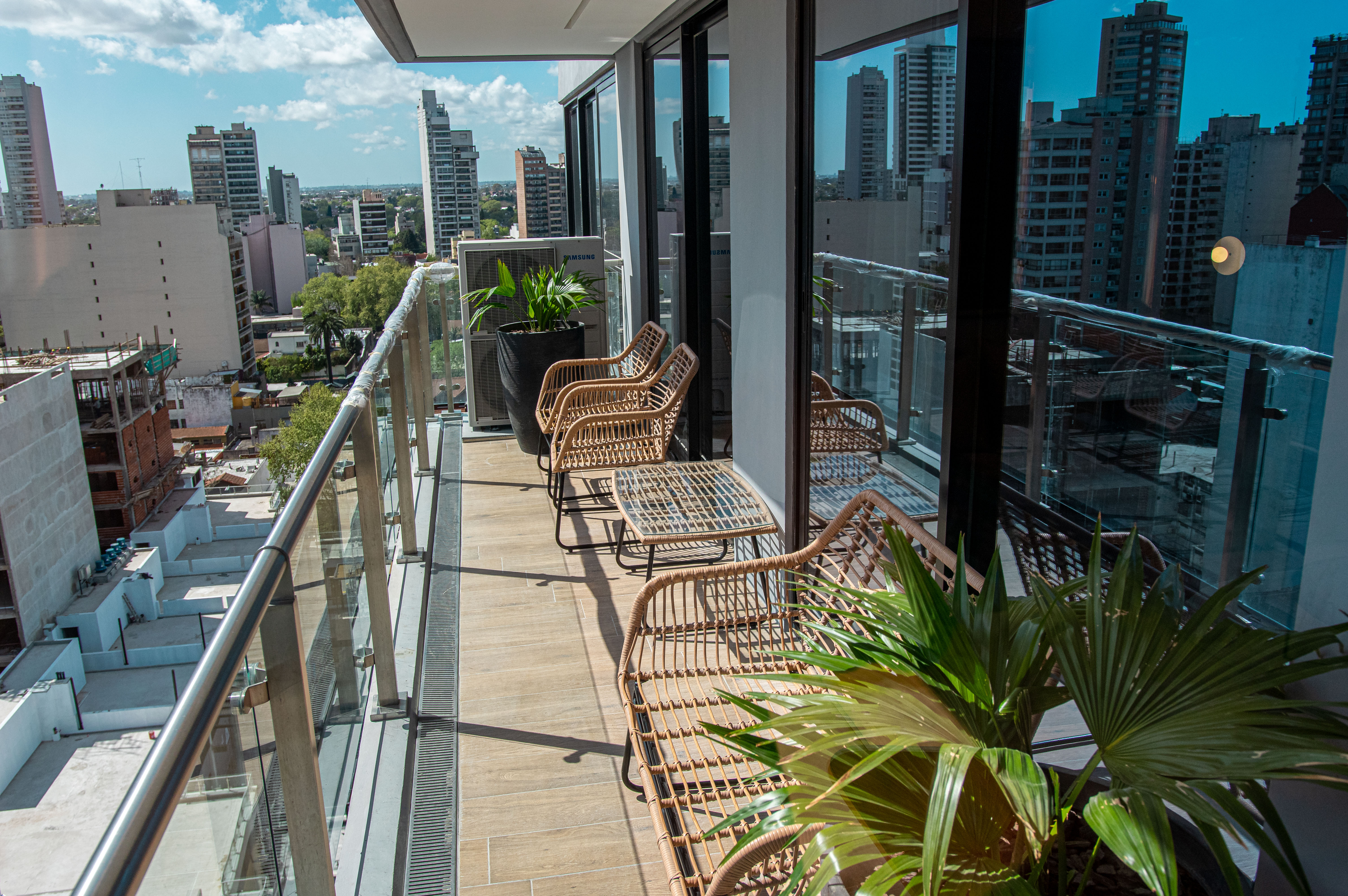 Las Lomitas Street & Residence